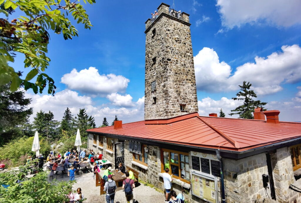 Der Asenturm ist ein Aussichtsturm auf dem Ochsenkopf