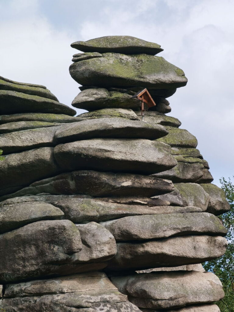 Die Drei-Brüder-Felsen sind aus Granit und entstanden durch die Matratzenverwitterung