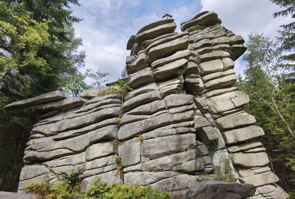 Blick auf einen der Drei Brüder Felsen