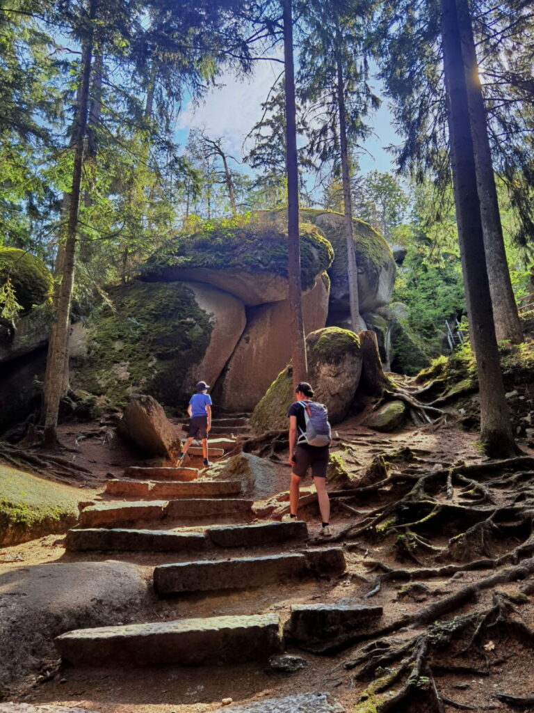 Der erste Teil unserer Kösseine Wanderung führt durch das Felsenlabyrinth