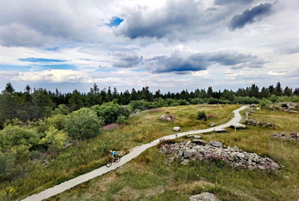 So kannst du auf den Schneeberg Fichtelgebirge wandern