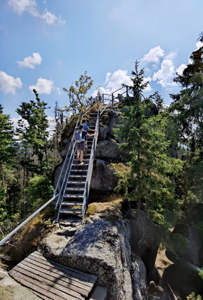 Vor der Weißmainquelle unbedingt noch auf die Felsen hinauf steigen