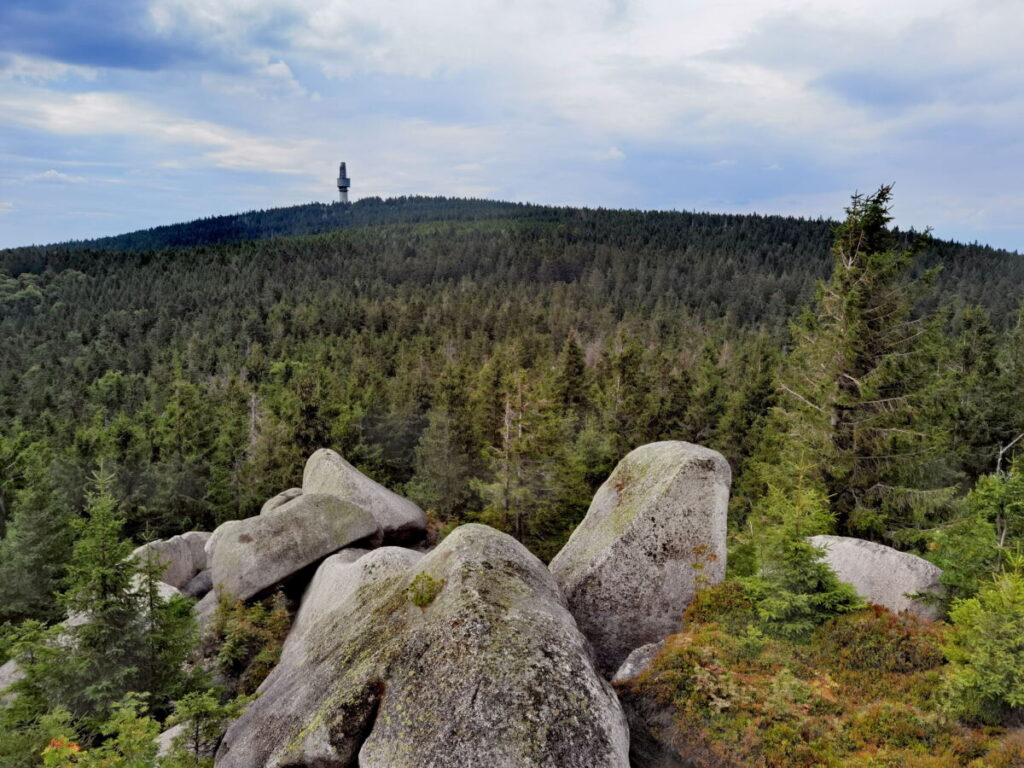 Der Schneeberg ist der höchste Gipfel im Fichtelgebirge