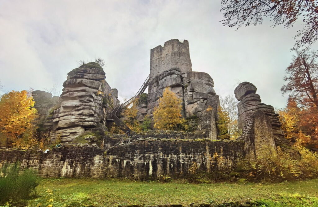 Die Burgruine Weißenstein ist die meistbesuchte Sehenswürdigkeit im Steinwald, nahe dem Fichtelsee